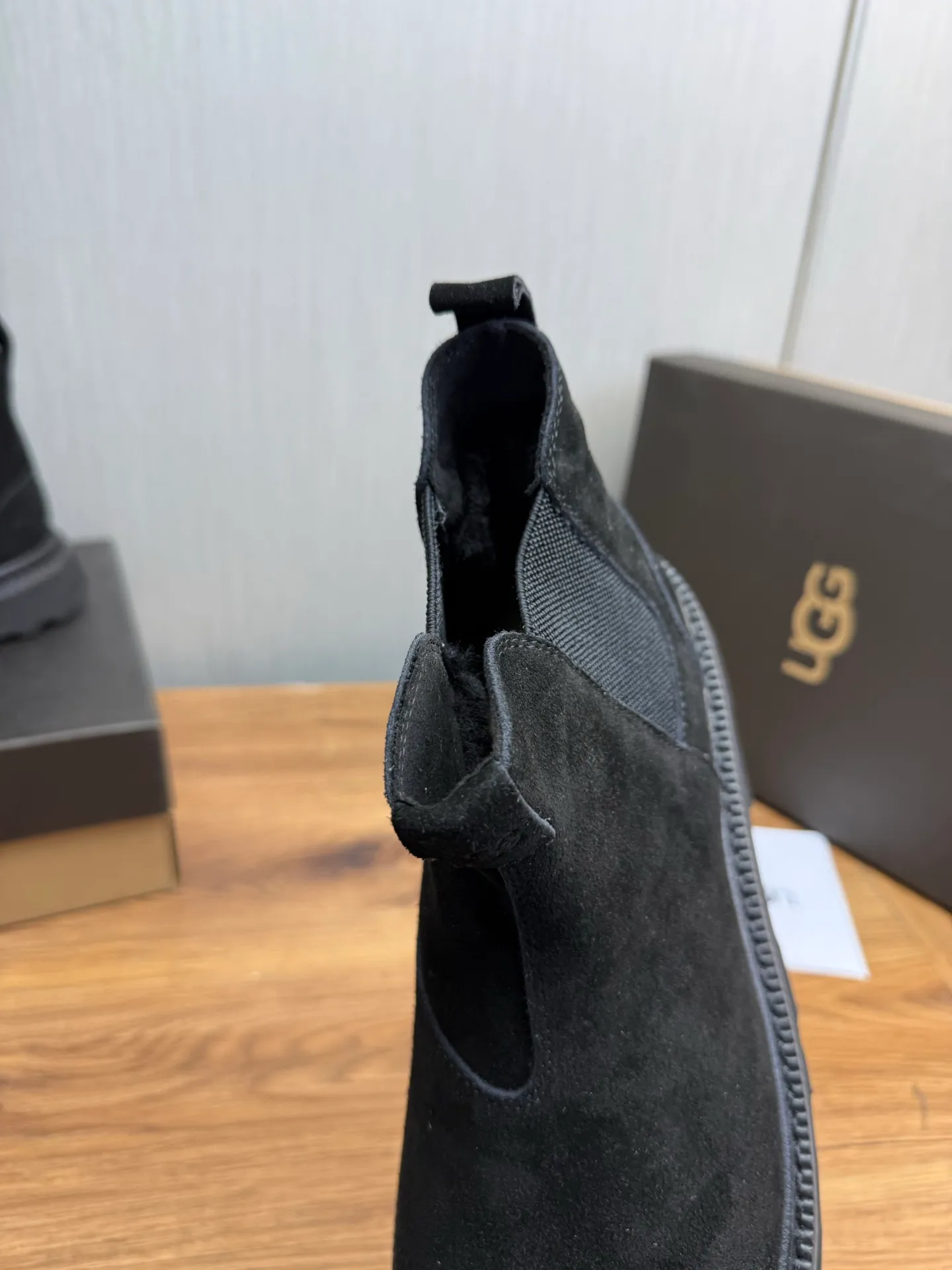Men's shoes 💰600💰 New UGG fur integrated men's simple and fashionable snow boots. The most worth buying at the end of this year are warm casual shoes. Whether you are out and about at home, their comfortable and warm performance will be your most suitable fashion companion! The material is cowhide upper and imported wool is used inside. Warm and comfortable! The eva+ rubber patch outsole is cushioned, non-slip and wear-resistant, and has good elasticity. It is light and wear-resistant, comfortable and soft, and the new simple cut is more fashionable. It has both practicality and fashion sense, so you no longer have to worry about how to match it in winter, while still maintaining your fashionable taste. High-quality genuine wool. Look at the details for the material! Size: 39-40-41-42-43-44-44 sneaker size